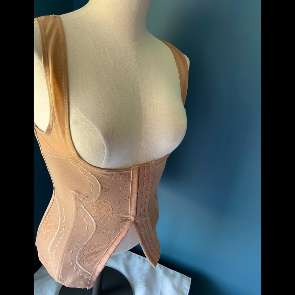 Shapewear that Hides back fat, flattens stomach, and corset like results.